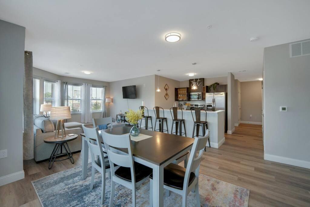 Beautiful 2Br Apt/Ewr Airport/King /Free Parking Newark Kültér fotó