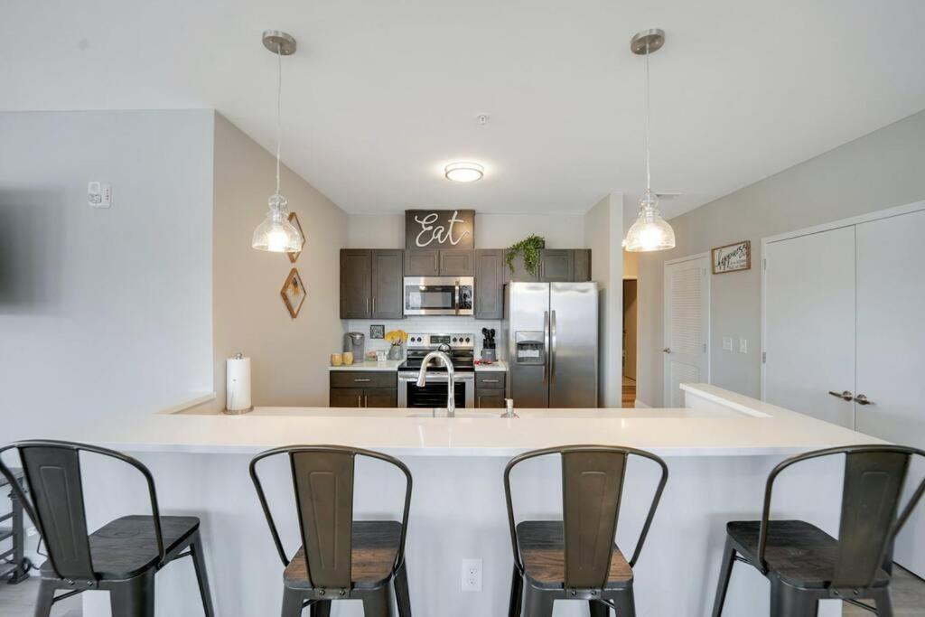 Beautiful 2Br Apt/Ewr Airport/King /Free Parking Newark Kültér fotó