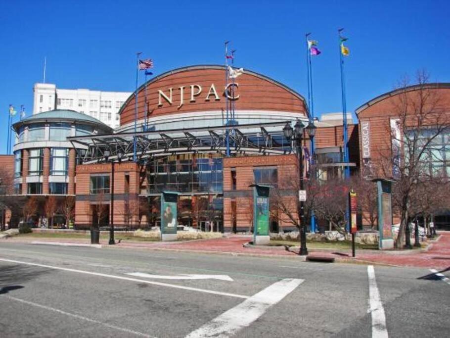 Beautiful 2Br Apt/Ewr Airport/King /Free Parking Newark Kültér fotó